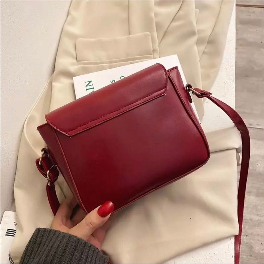 Vegan shoulder crossbody bag deep red NWOT - Picture 3 of 7